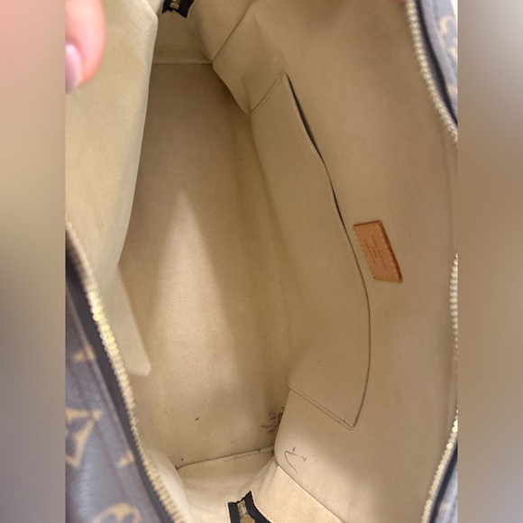 Louis Vuitton Monogram Manhattan GM - Picture 6 of 15